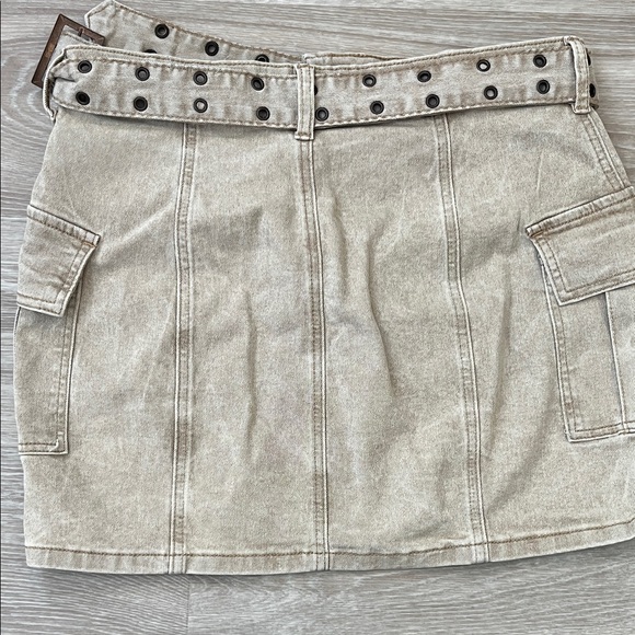 Sincerely Jules Beige Mini Skirt with Grommet Belt - Picture 4 of 4